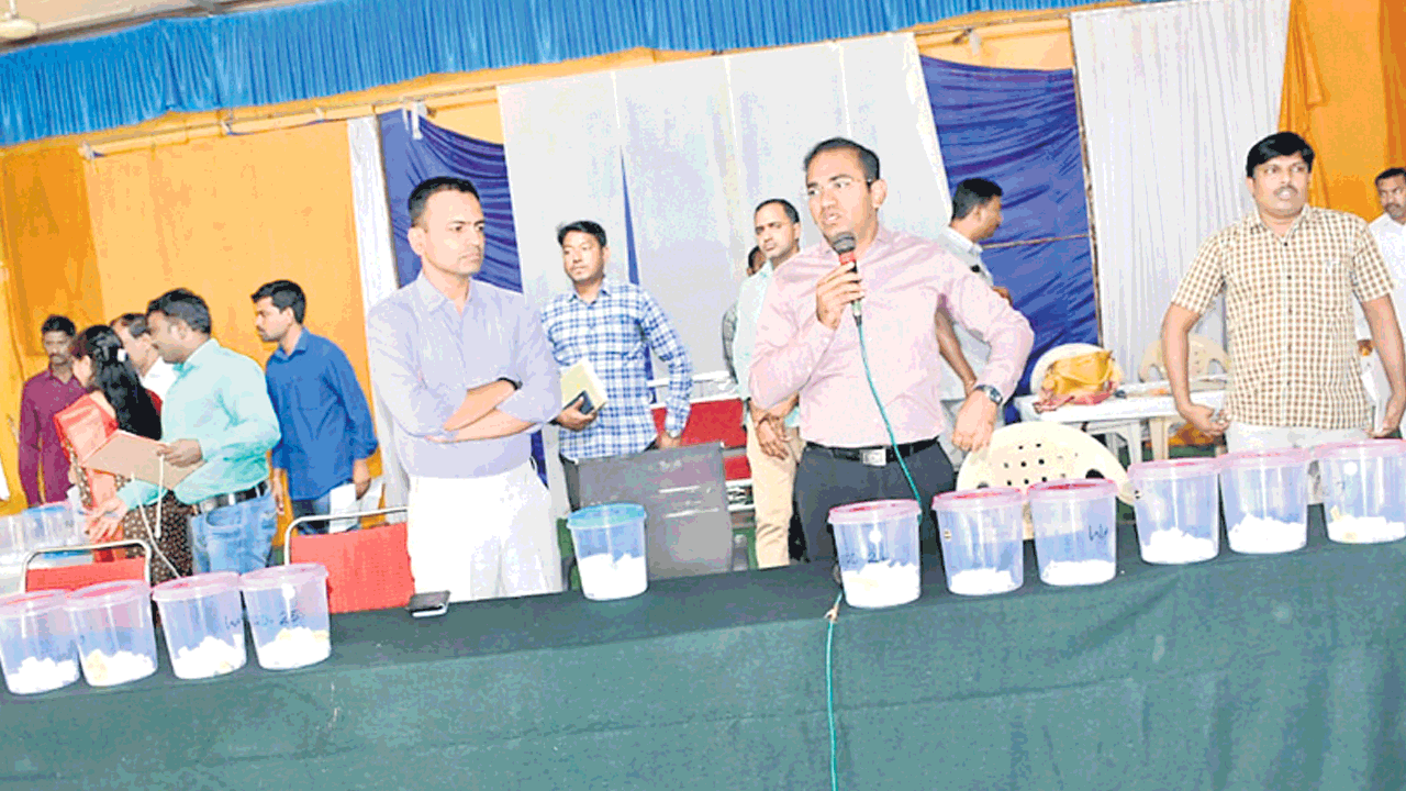 అర్హులకు డబుల్‌ బెడ్రూం ఇండ్లు