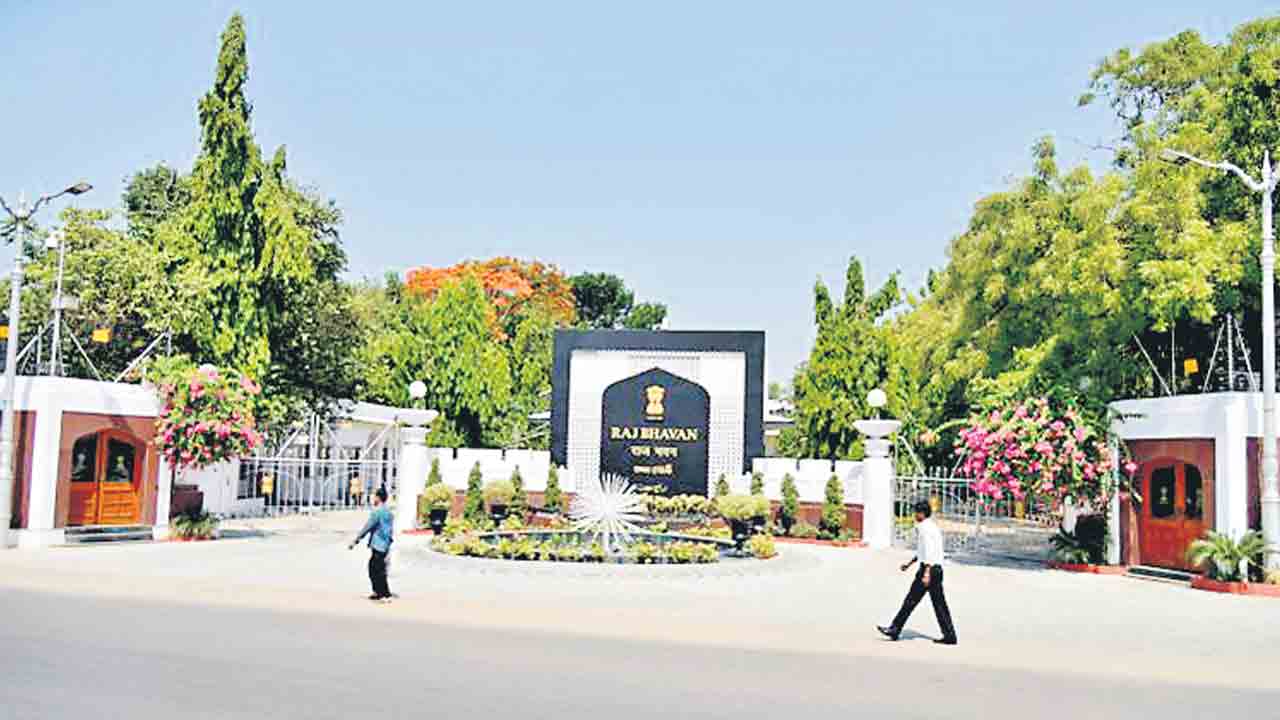 రాజకీయాలకు కేరాఫ్‌ రాజ్‌భవన్‌