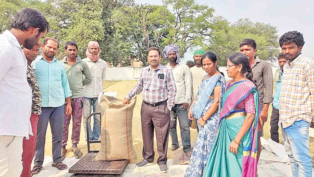 ప్రతి గింజనూ కొనుగోలు చేస్తాం