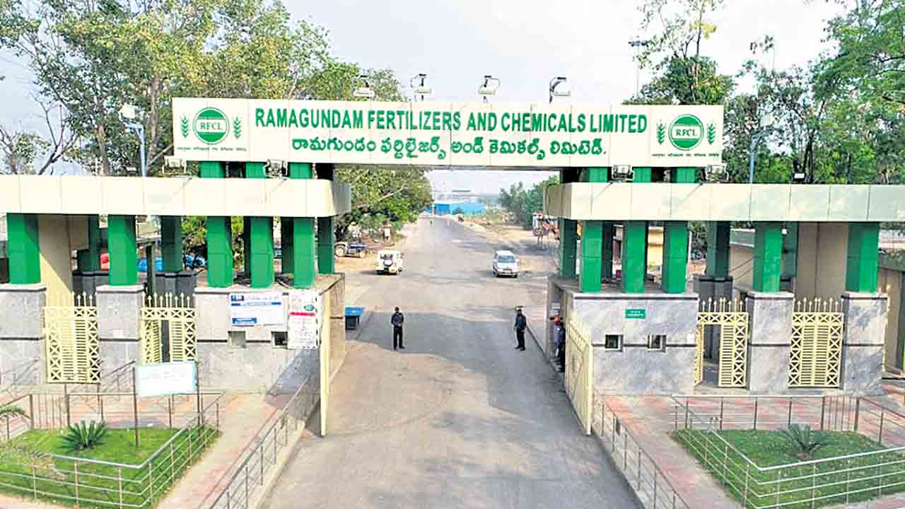 సొమ్మొకరిది.. సోకొకరిదా?