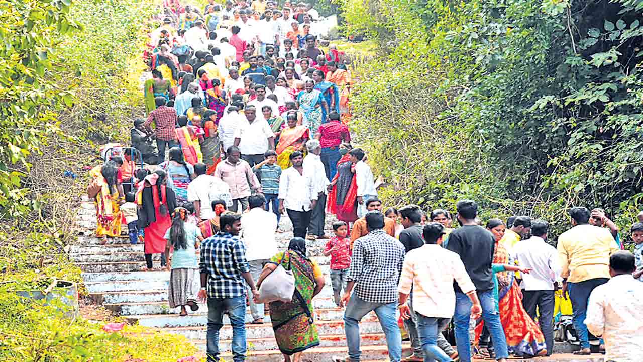 ఆధ్యాత్మికం.. ఆహ్లాదం..