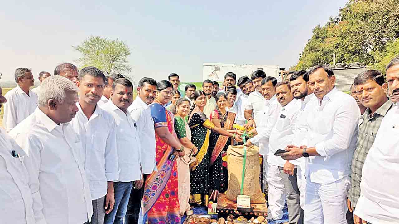 చివరి గింజ వరకు కొంటాం..