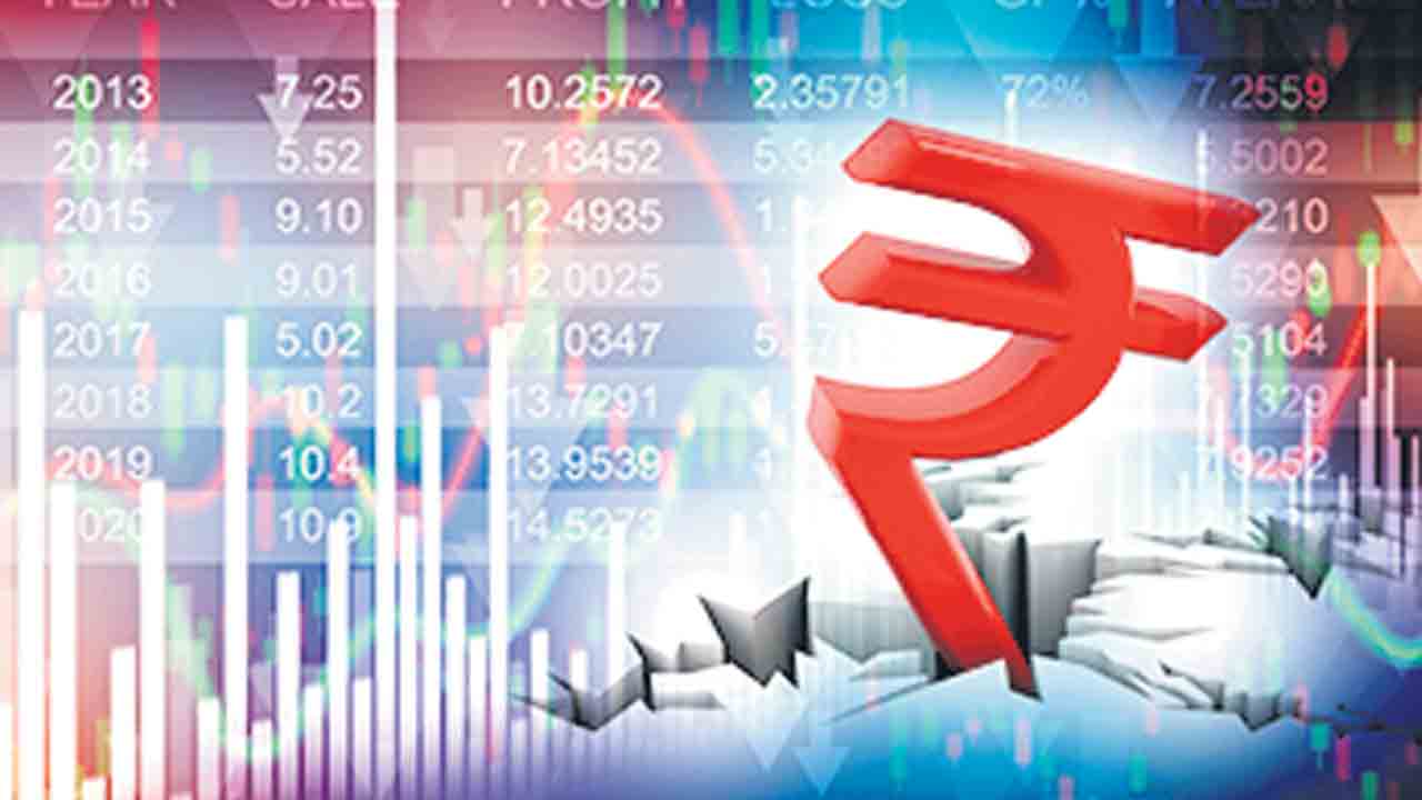 పతనంలో రూపాయి రికార్డు