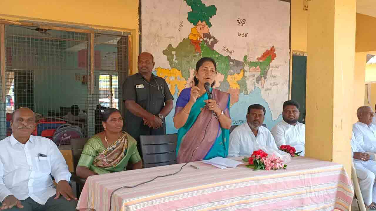 విద్యార్థి దశ నుంచే ఉన్నత లక్ష్యాలు ఎంచుకోవాలి