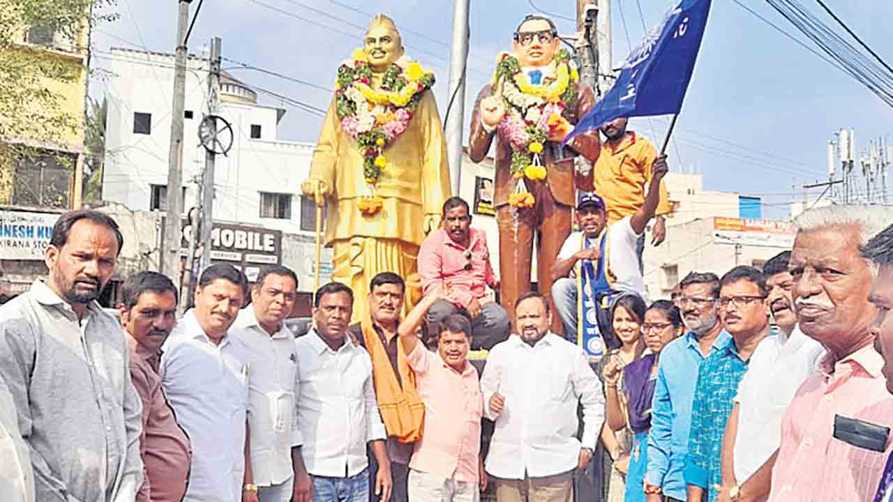 రాజ్యాంగాన్ని గౌరవించాలి