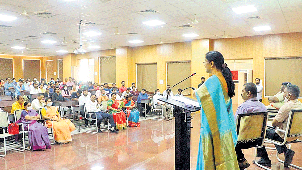 ర్యాగింగ్‌ చట్టరీత్యానేరం.