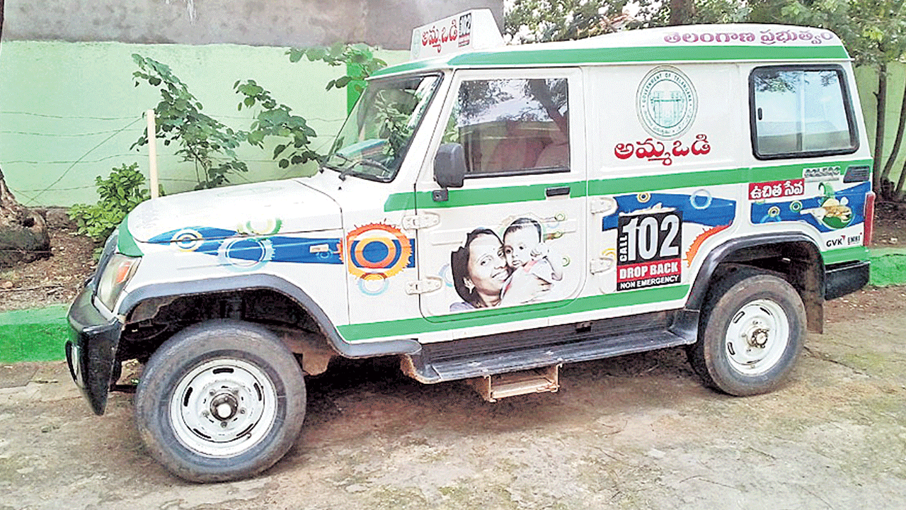 గర్భిణుల సేవలో 102 అంబులెన్స్‌లు
