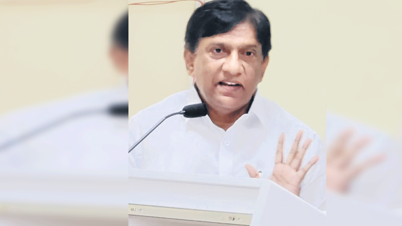 సామాజిక పరిస్థితులకు అనుగుణంగా పాఠ్యప్రణాళిక ఉండాలి