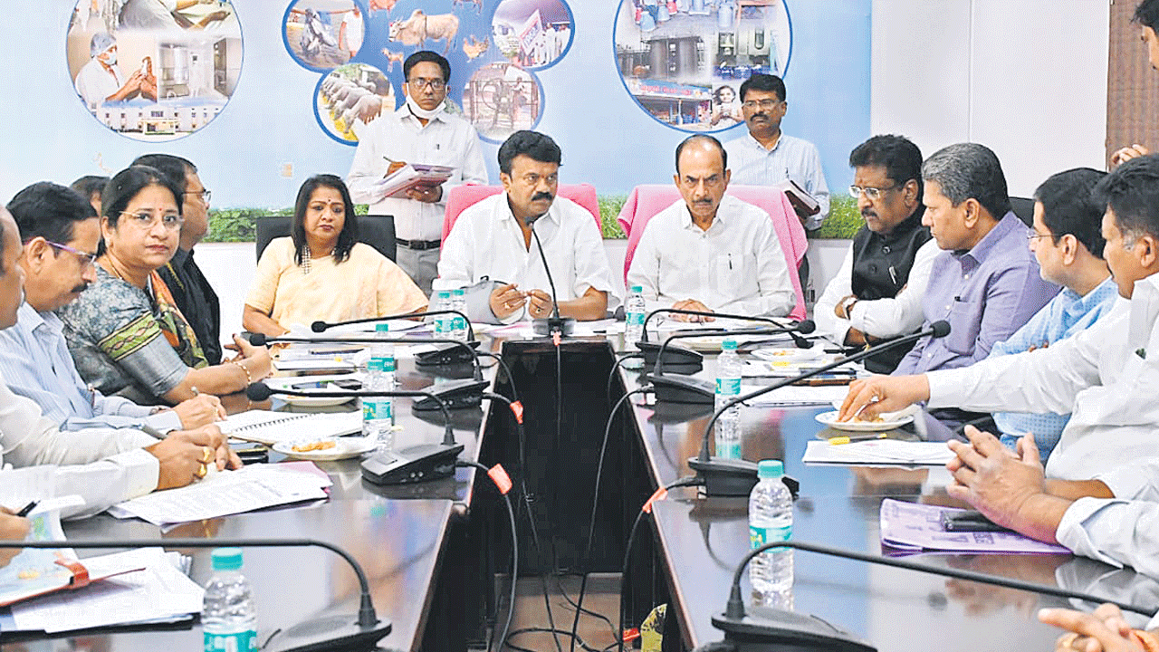 నాలుగు రోజుల్లో లబ్ధిదారుల జాబితా ఇవ్వండి