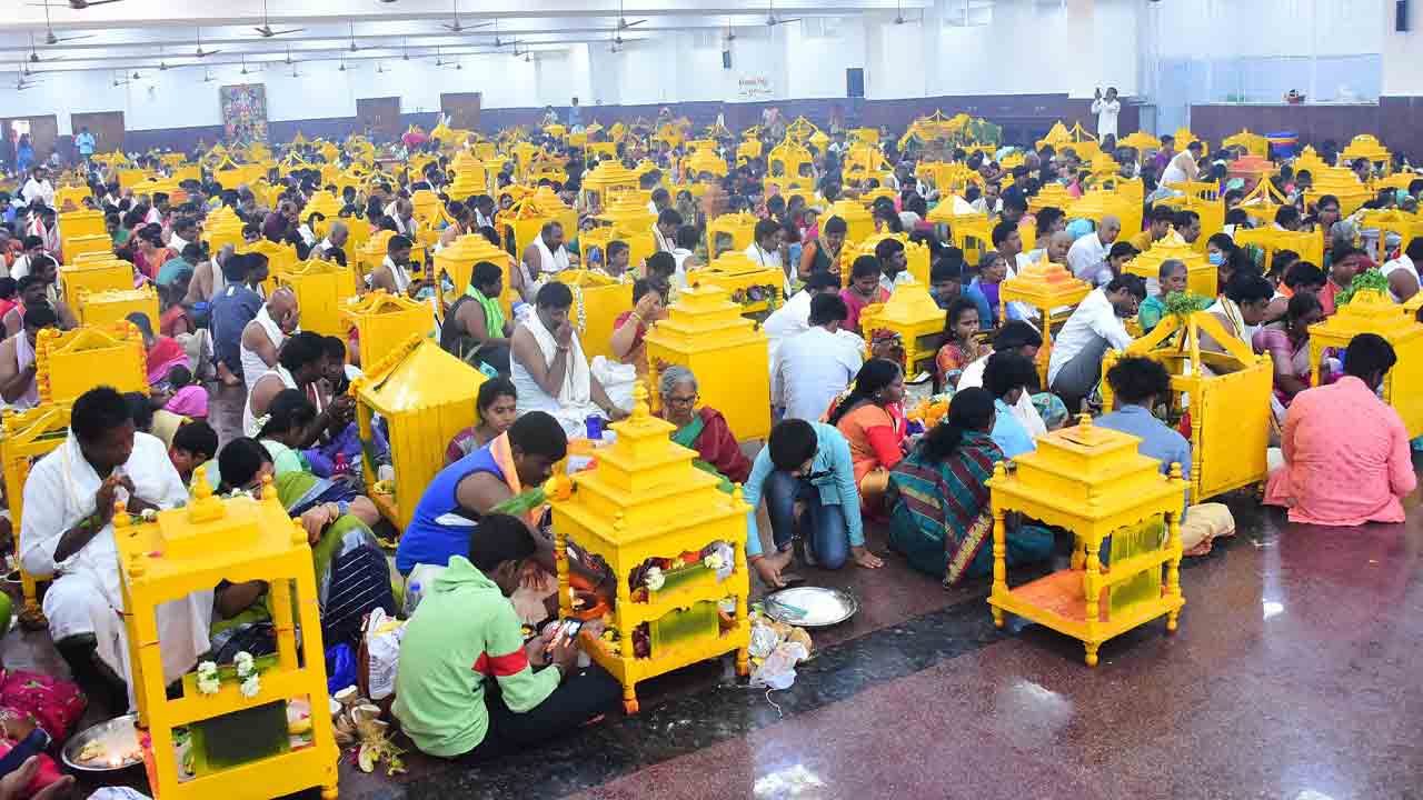 యాదాద్రిలో వైభవంగా నిత్యోత్సవాలు