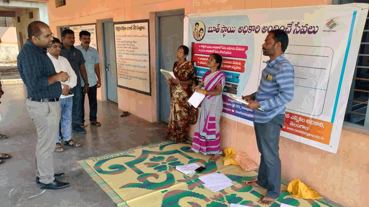 ఓటరు నమోదు కేంద్రం తనిఖీ