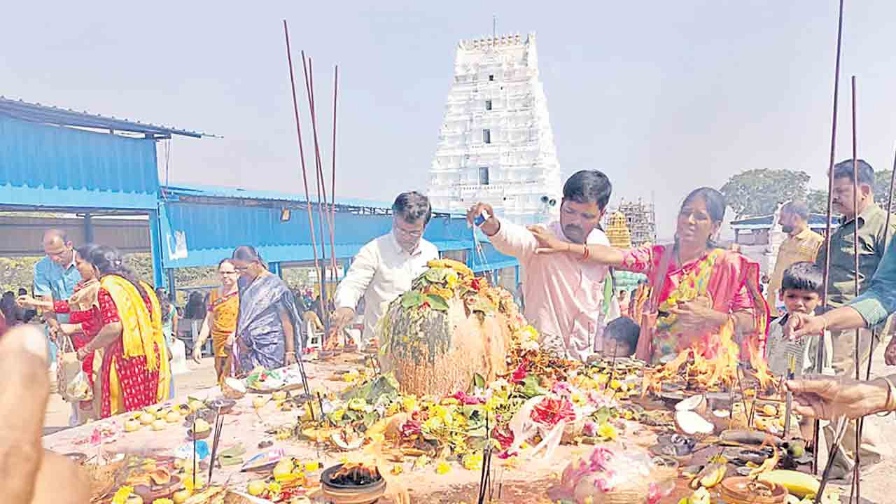 కీసర గుట్టలో కార్తిక సందడి
