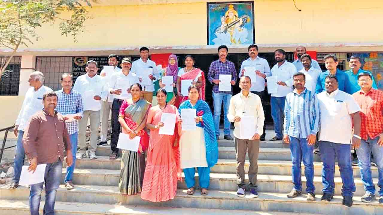 టీచర్‌ ఎమ్మెల్సీ ఎన్నికల్లో పోటీచేస్తాం