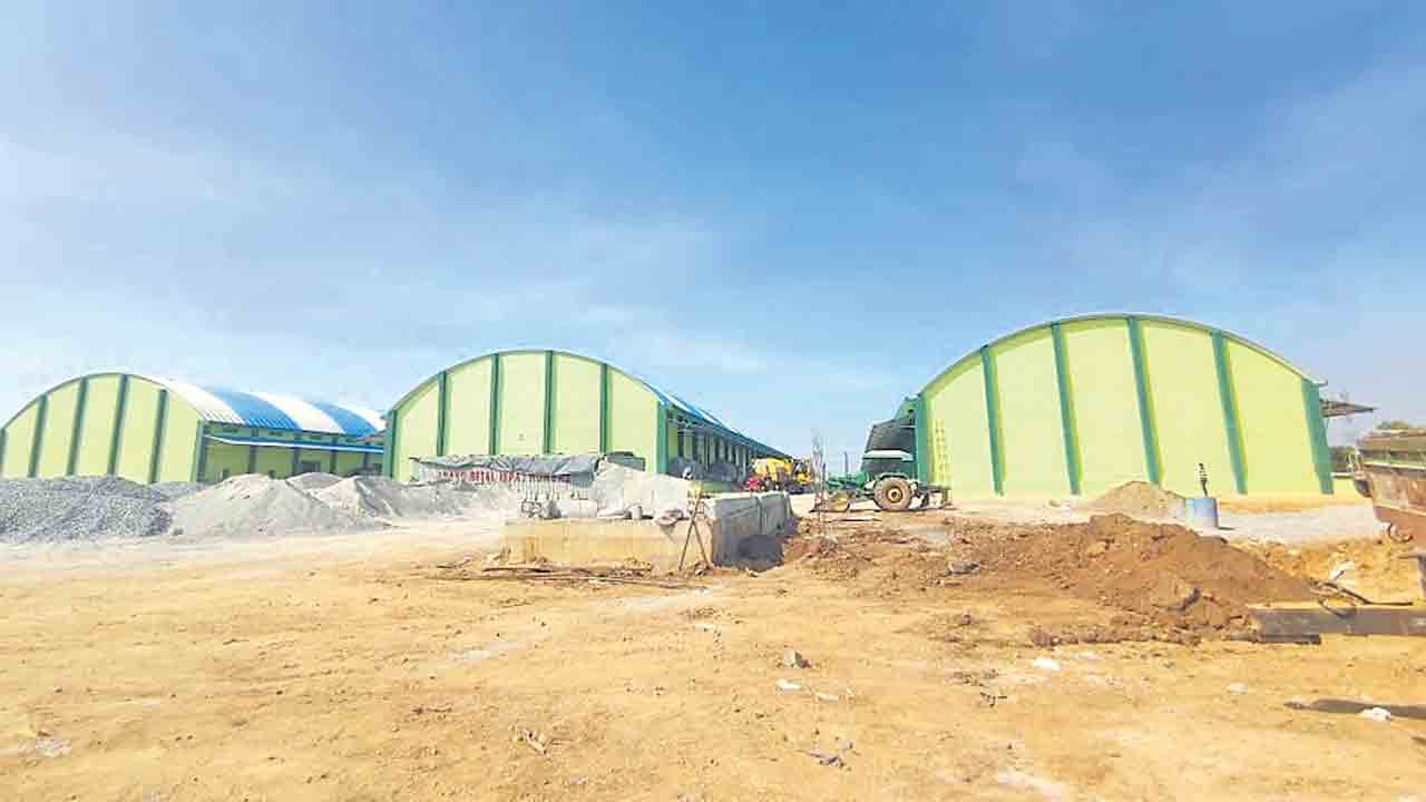 చివరి దశలో గోదాములు