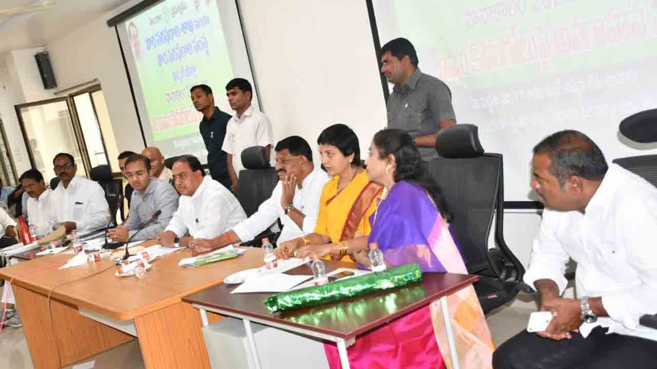 కొనుగోలు కేంద్రాల్లోనే ‘మద్దతు’