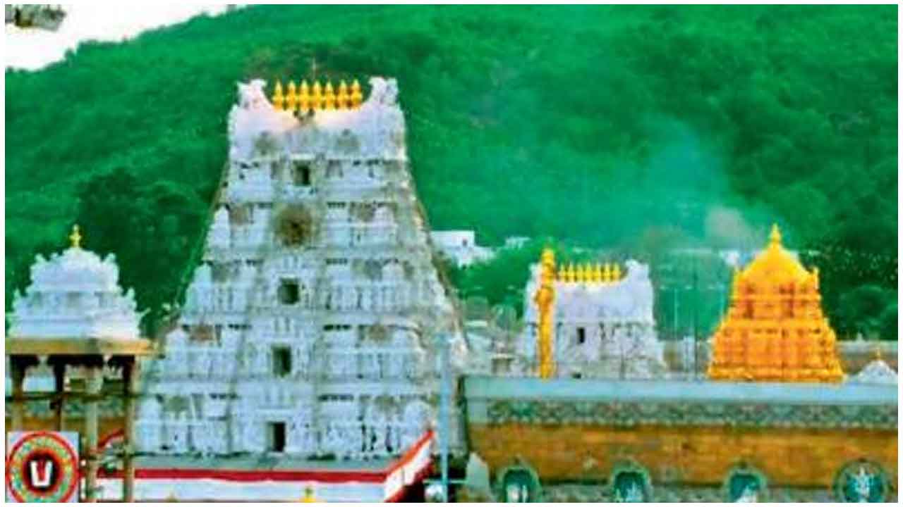 తిరుమలలో కొనసాగుతున్న భక్తుల రద్దీ.. సర్వదర్శనానికి 24 గంటల సమయం
