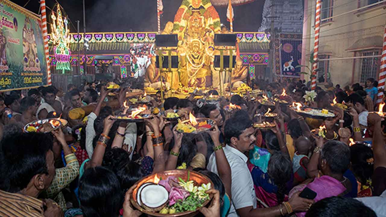 తిరుచానూర్‌లో వైభవంగా కొనసాగుతున్న బ్రహ్మోత్సవాలు