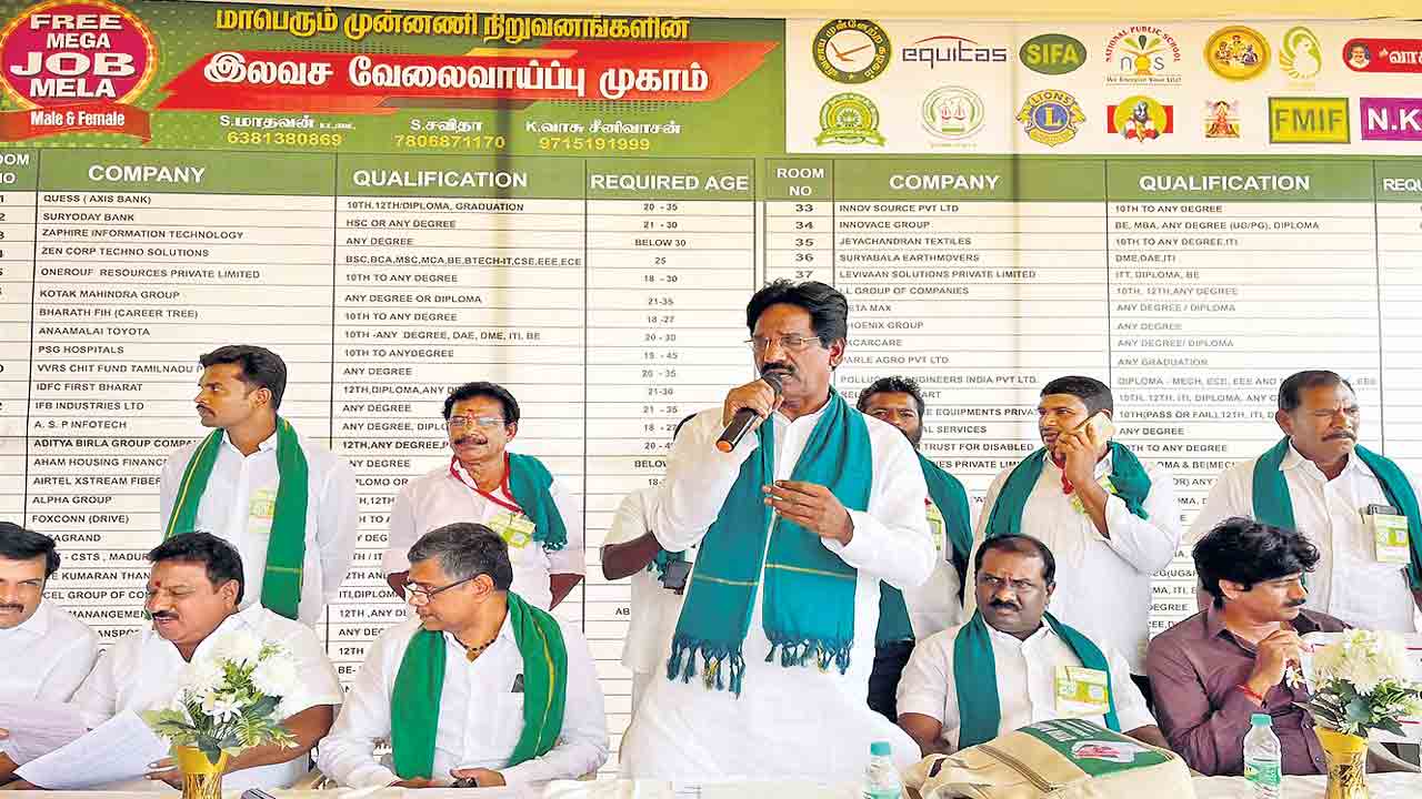 తమిళనాడులో కేసీఆర్‌ జాబ్‌మేళా