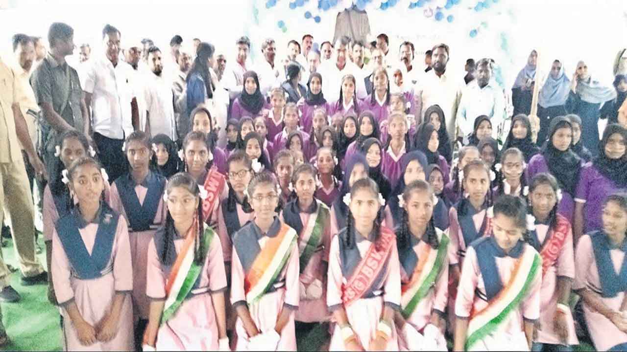 కష్టపడి చదివితే ఏదైనా సాధించవచ్చు