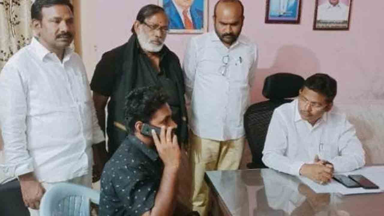 ప్రజా సమస్యలను పరిష్కరించండి