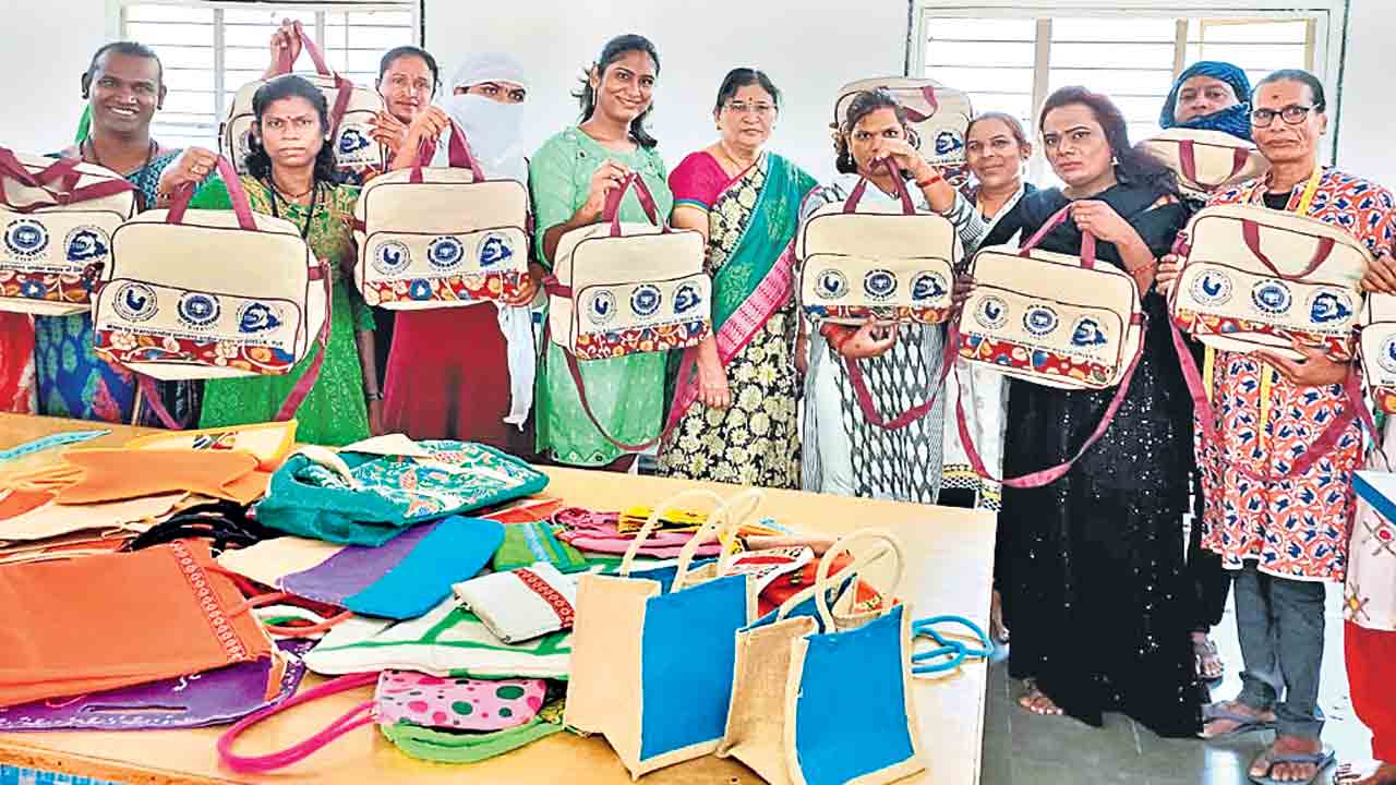 స్వయం ఉపాధి మార్గం.. సగౌరవ జీవనం