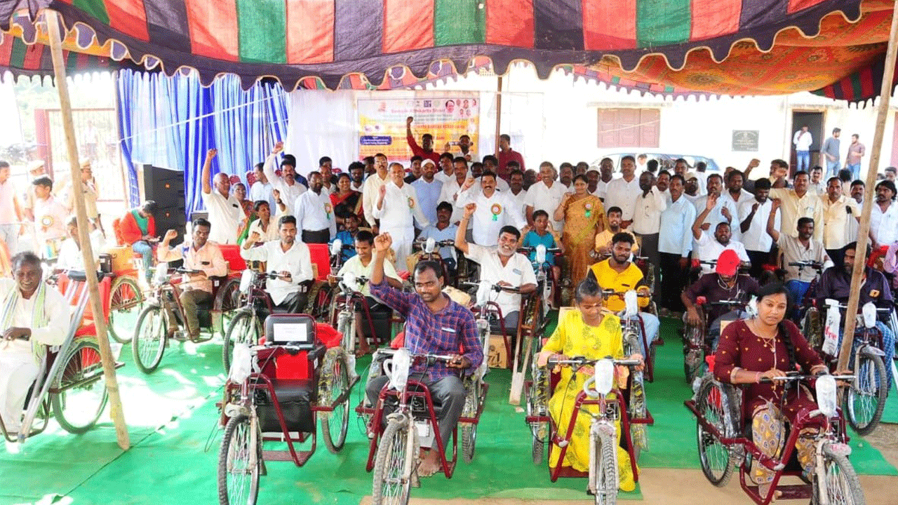 దివ్యాంగులు.. దేవతామూర్తులు