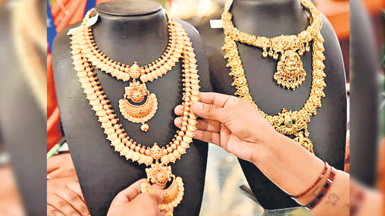 తగ్గిన ఆభరణాల ఎగుమతులు