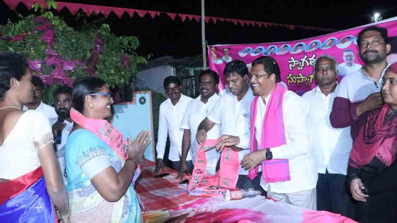 దళితబంధు తె(ఇ)చ్చింది కేసీఆరే..