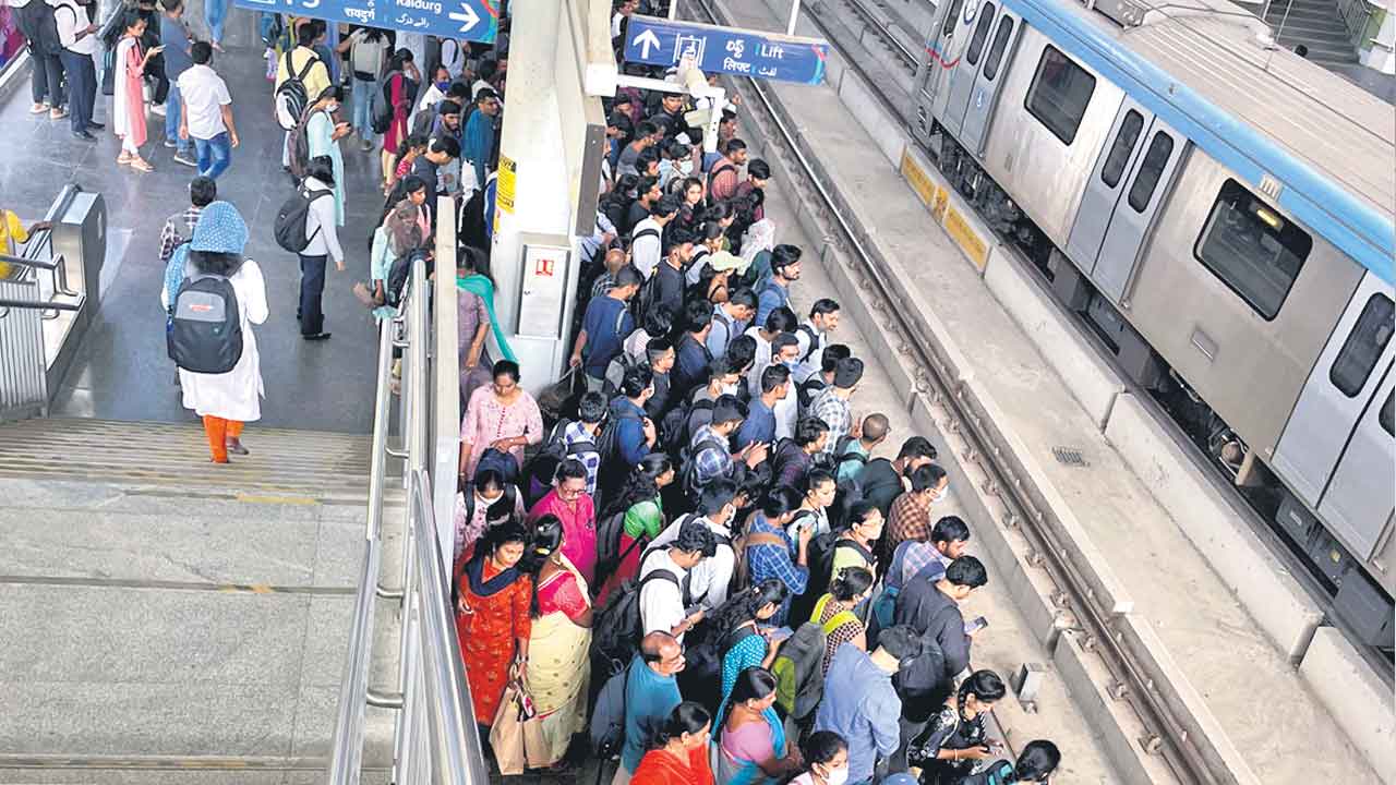 ఒక్కరోజే 4.40 లక్షల మంది ప్రయాణం