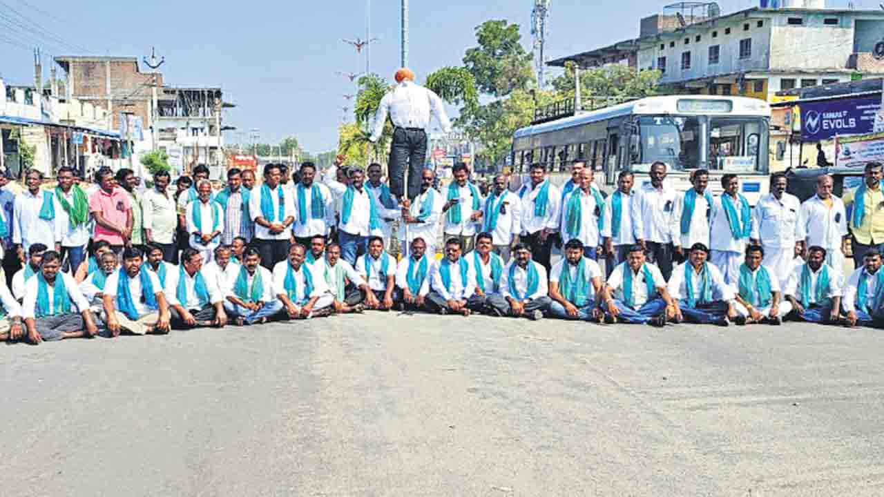 ఈడీ దాడులపై భగ్గుమన్న బీసీలు