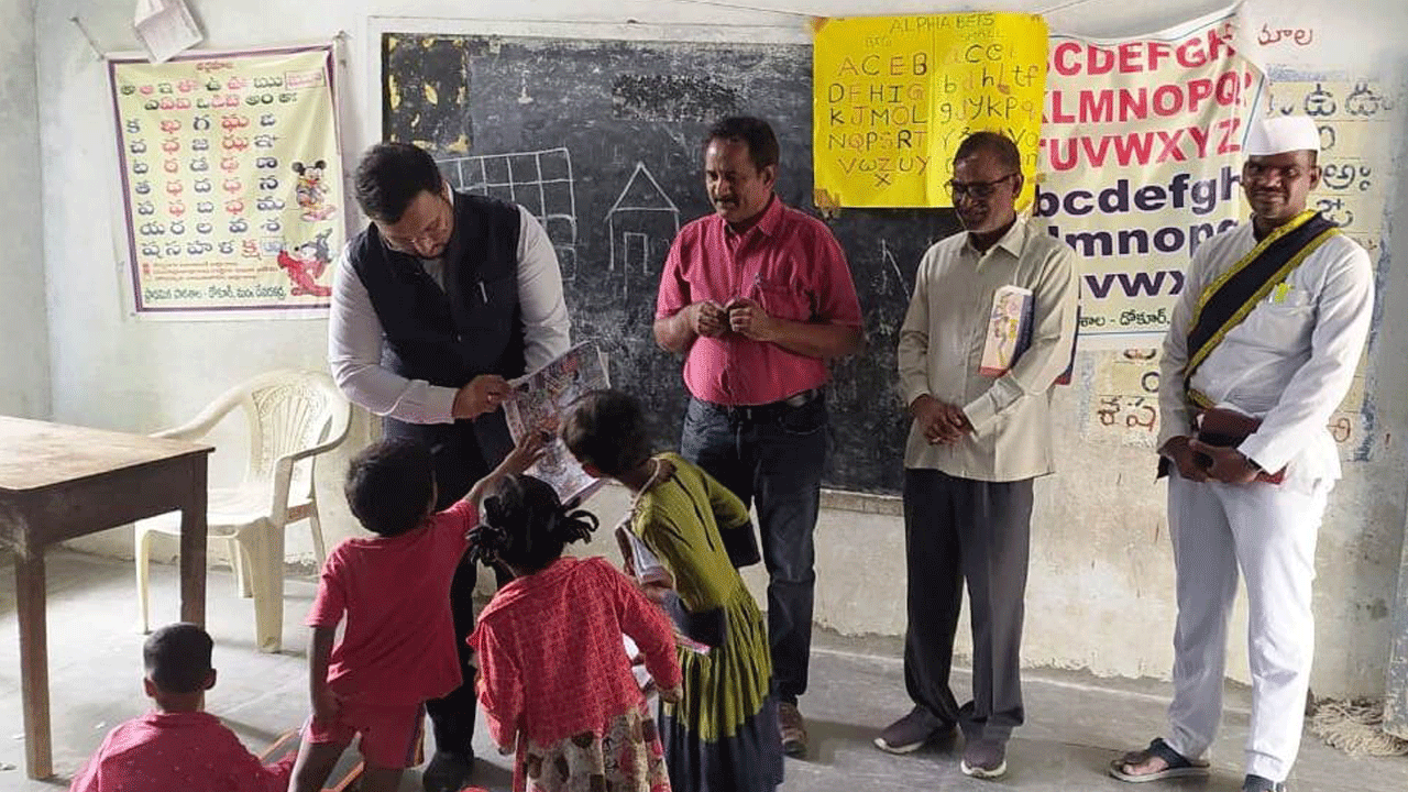 విద్యార్థులు చదువుపై శ్రద్ధ వహించాలి