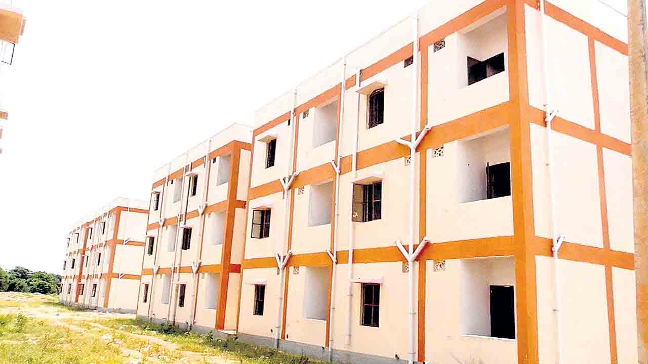 పేదలకు సొంతిల్లు