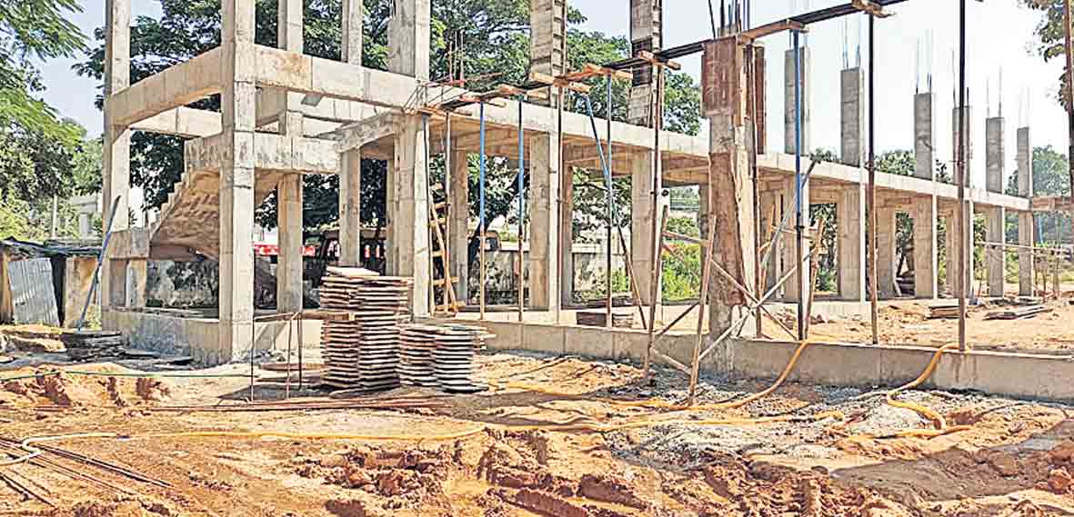 చకచకా నిర్మాణం