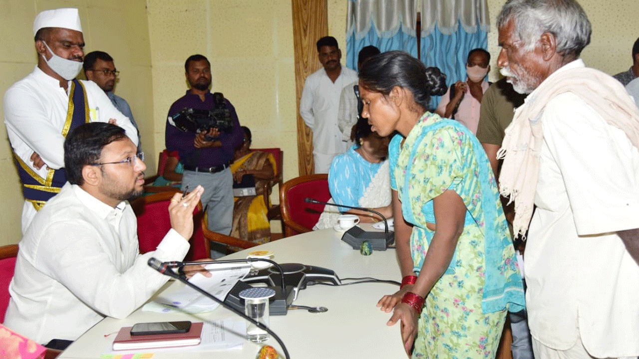 ‘ప్రజావాణి’ ఫిర్యాదులను పరిష్కరించాలి