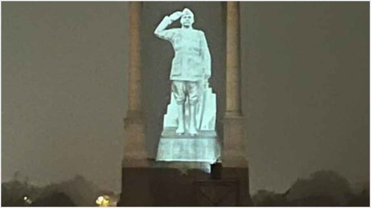 నేతాజీ విగ్రహ రూపకల్పనపై శిల్పుల ఘర్షణ!