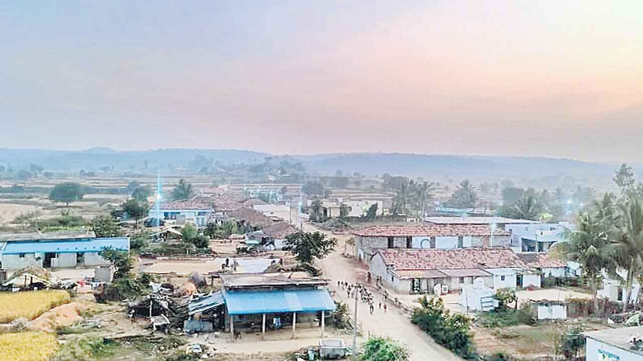 మెరుస్తున్న తండాలు మురుస్తున్న గిరిపుత్రులు