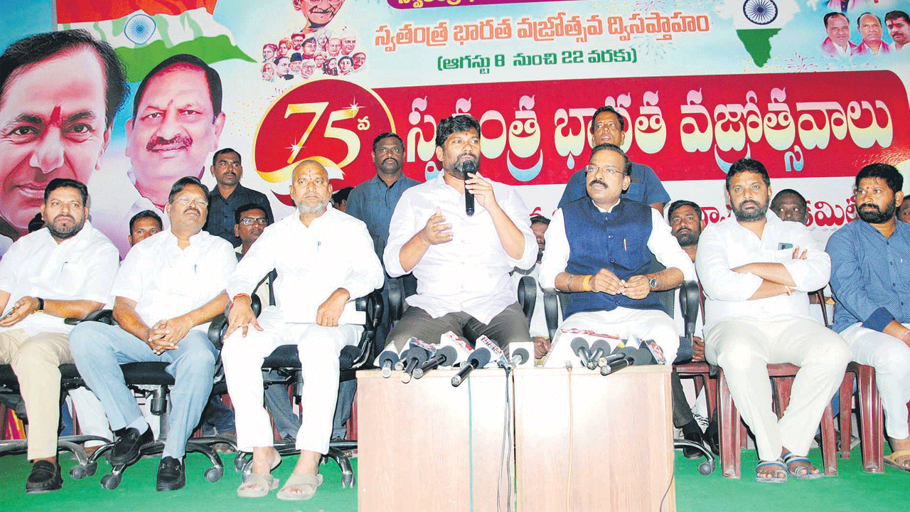 తెలంగాణ అంటే చులకనెందుకు?