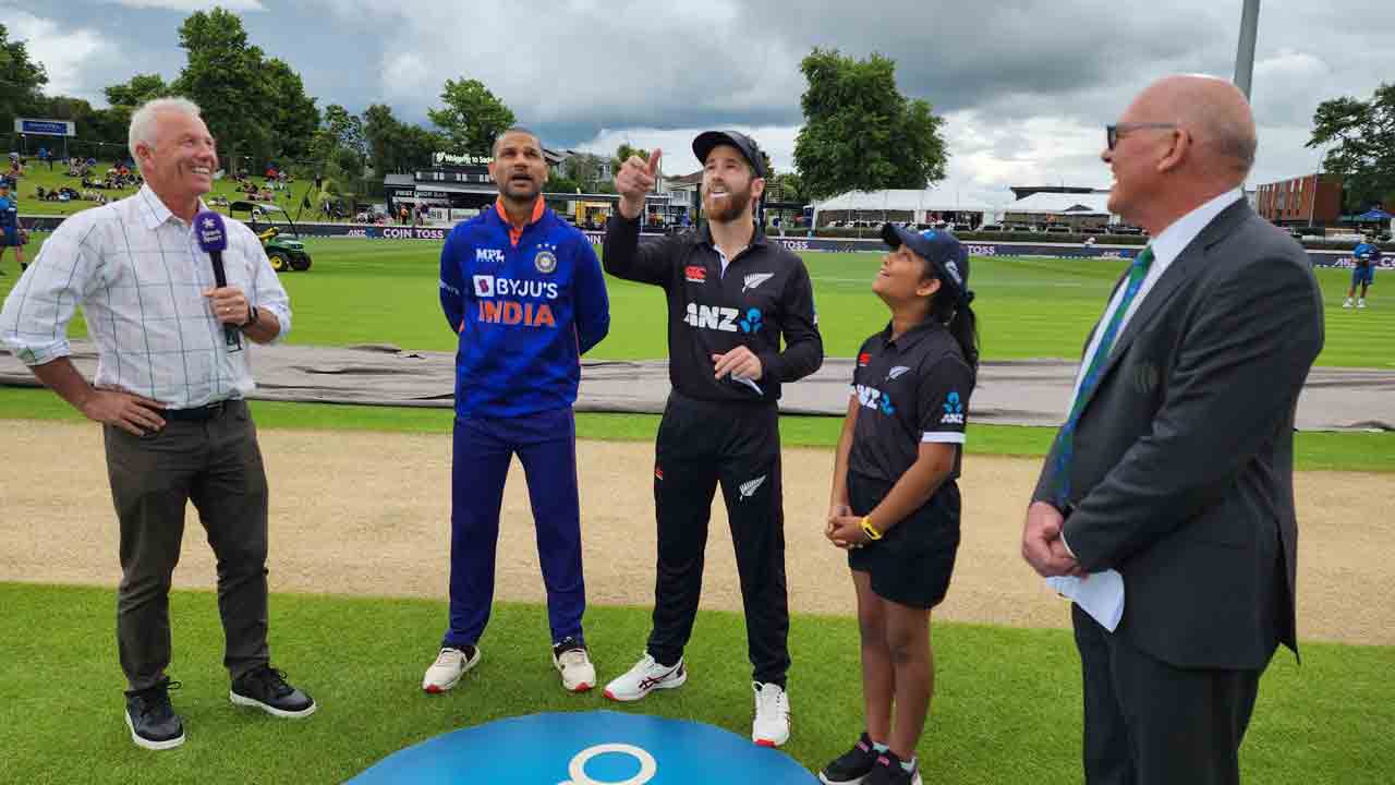 టాస్‌ గెలిచి ఫీల్డింగ్‌ ఎంచుకున్న న్యూజిలాండ్‌