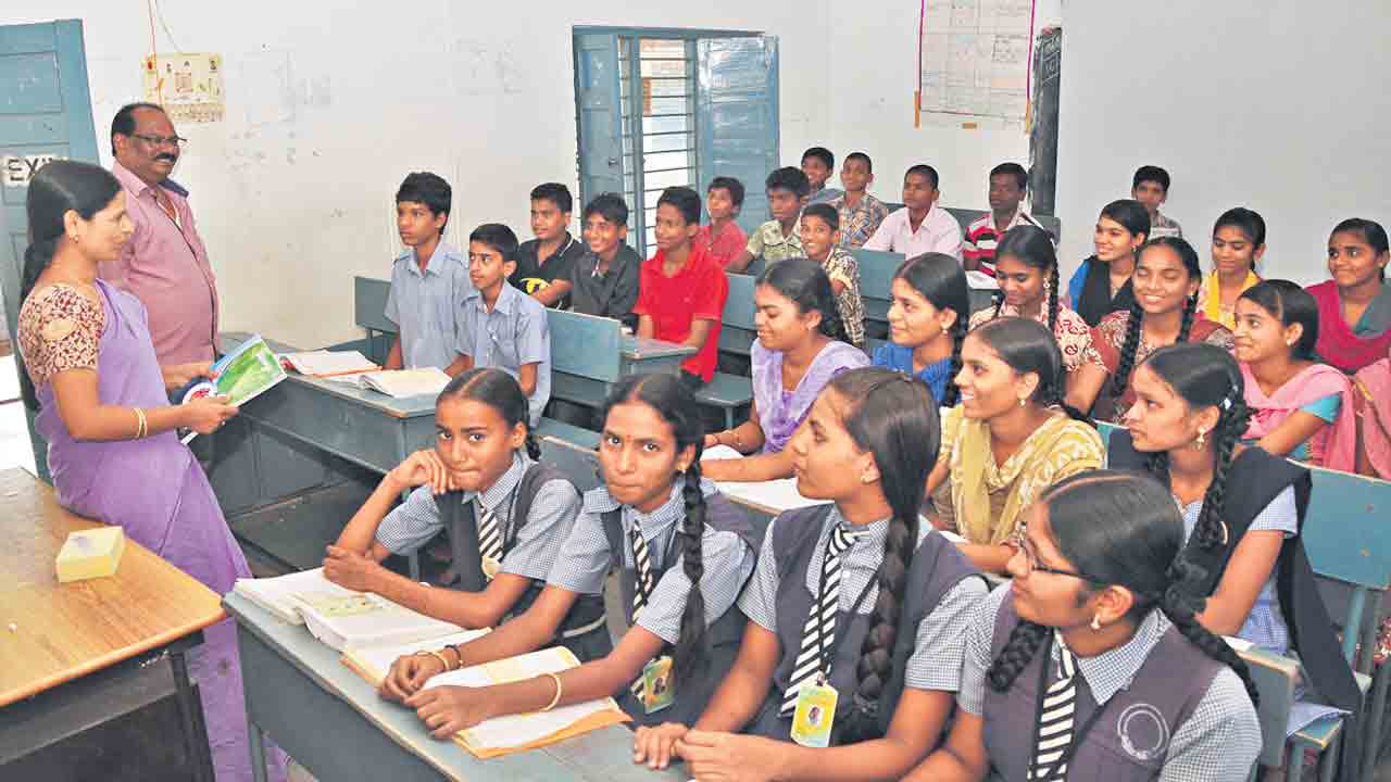 సర్కార్‌ బడుల్లో ప్రవేశాలు ఘనం