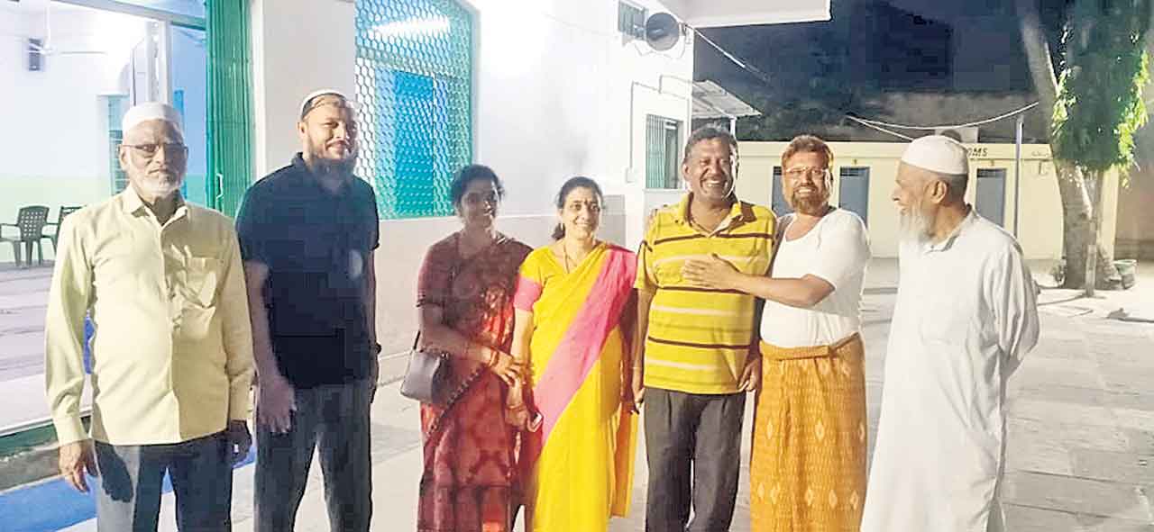 ఆశ్రయమిచ్చి..అండగా నిలిచి