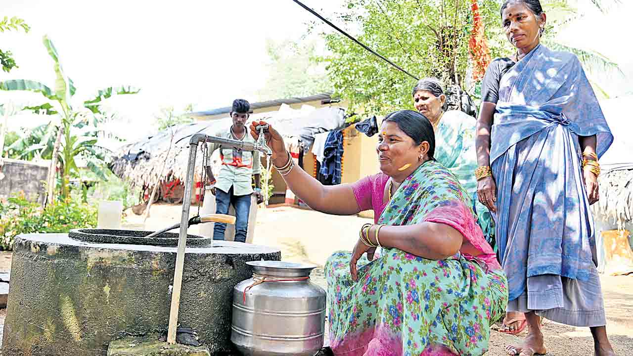 ఓటెటు వేయాలో మునుగోడుకు తెల్వదా!