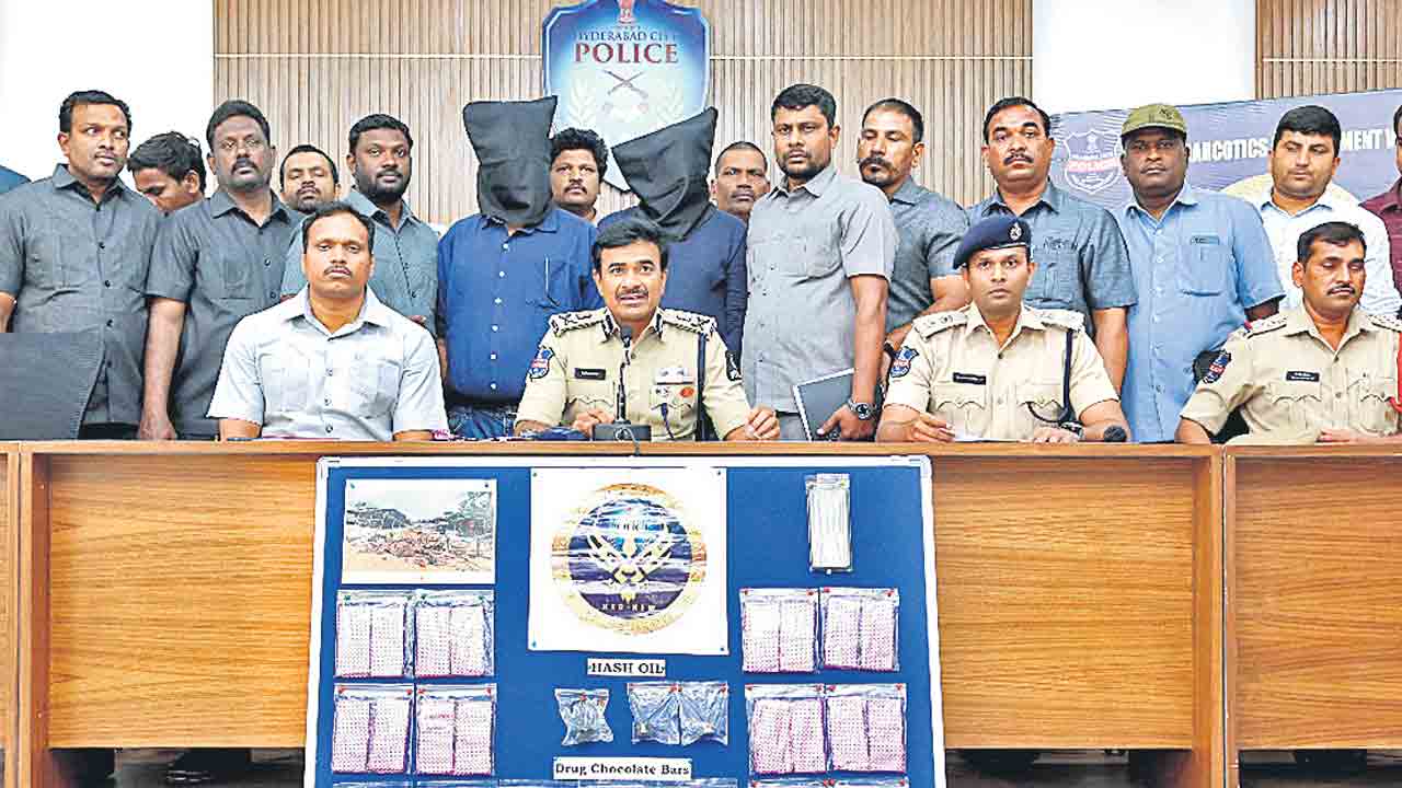 ముచ్చెమటలు పడుతున్నయ్‌..