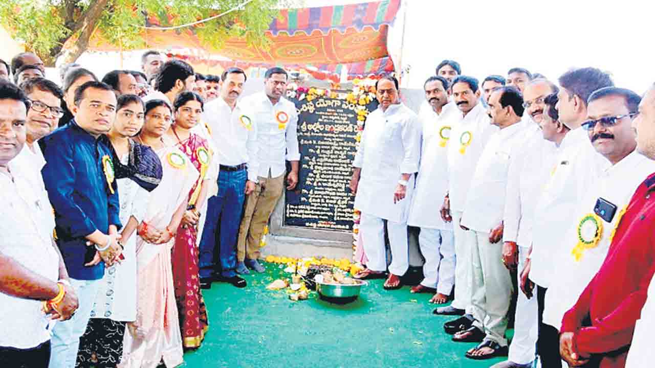 అన్ని వర్గాలకు అభివృద్ధి ఫలాలు