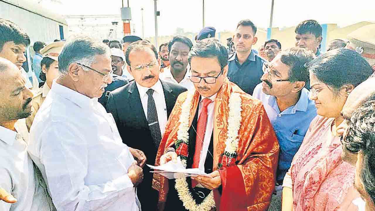 అన్ని రైళ్లకు హాల్టింగ్‌ ఇవ్వండి