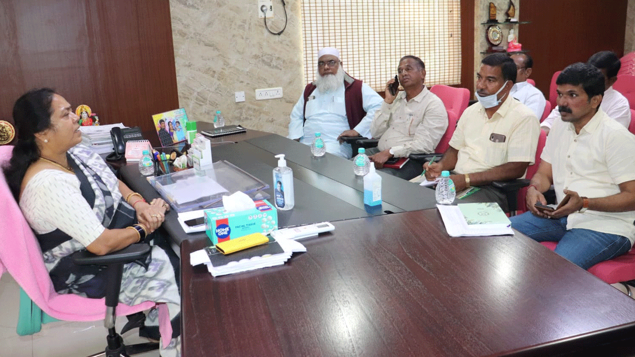 నగరంలో వాణిజ్య భవనాల లెక్క తేల్చాలి