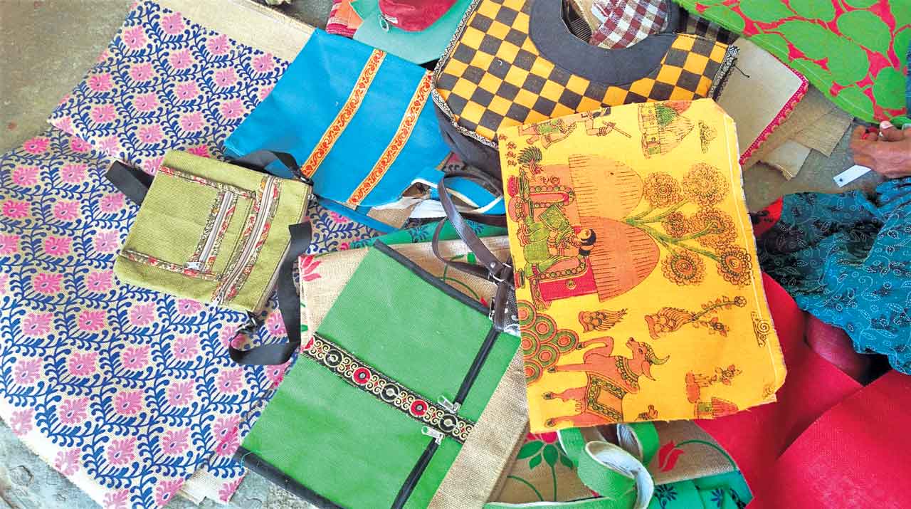 అతివలకు ఆర్థిక భరోసా