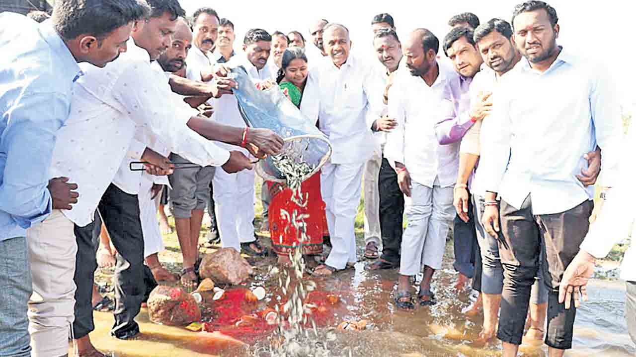 మత్స్యకారుల ఆర్థికాభివృద్ధే ప్రభుత్వ లక్ష్యం