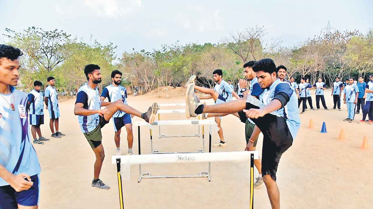 డిసెంబర్‌ మొదటి వారంలో దేహదారుఢ్య పరీక్షలు