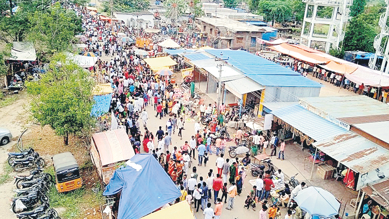 తానూర్‌.. జనసంద్రం..!