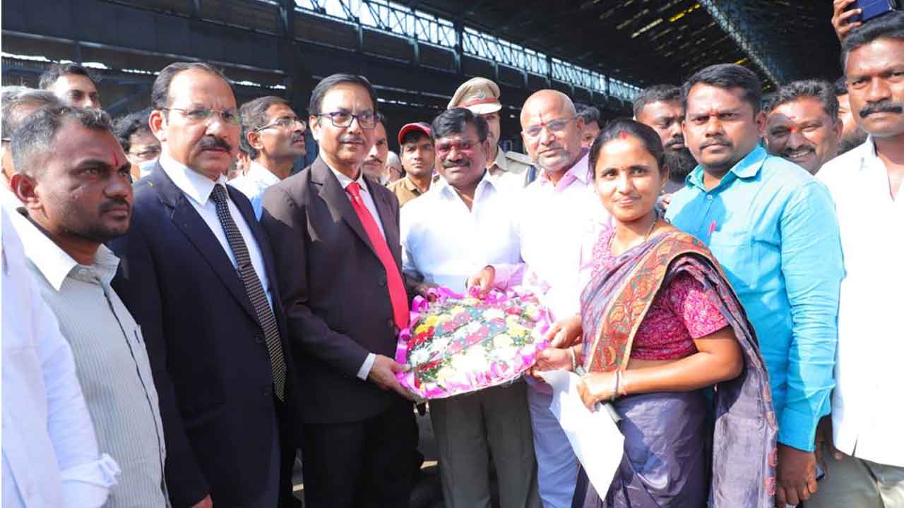 పెద్దంపేట్‌ వద్ద రైల్వే ఓవర్‌ బ్రిడ్జి నిర్మించాలి : ఎమ్మెల్యే కోరుకంటి చందర్‌